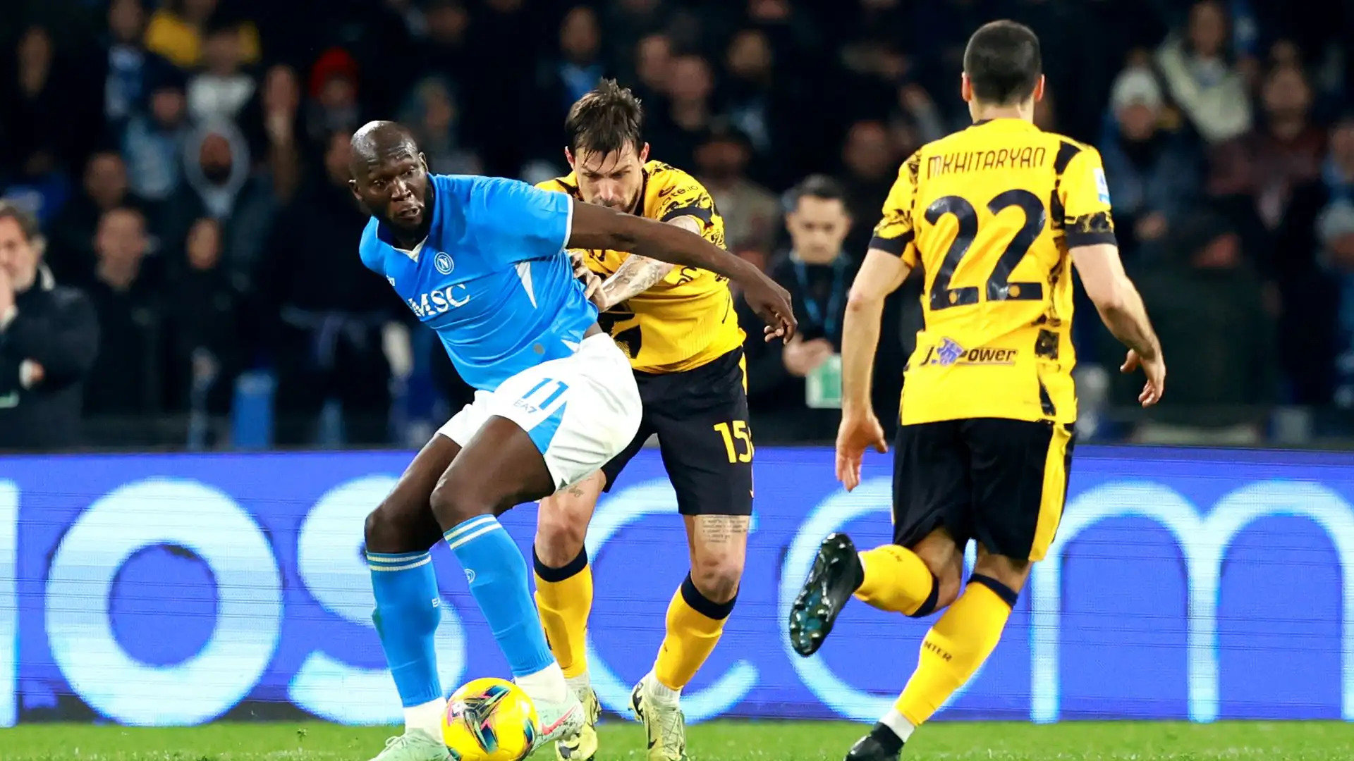 Bây giờ, Lukaku đang cùng Napoli đua vô địch với Inter