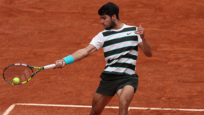 Alcaraz thi đấu ấn tượng trong trận ra quân tại Roland Garros