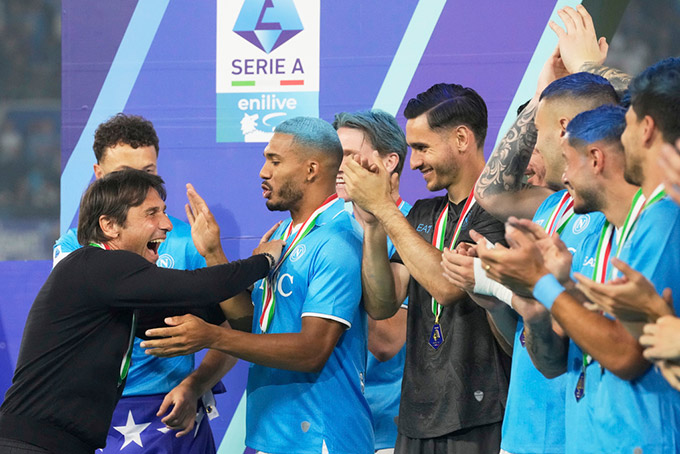Cầu thủ Napoli sẽ lại phải làm quen với HLV mới chỉ sau 1 mùa giải được Conte dẫn dắt