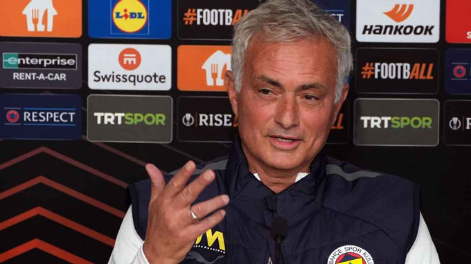 Mourinho thay đổi ban huấn luyện Fenerbahce