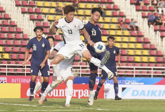 U22 Thái Lan (xanh) thua U22 Hong Kong (TQ) - Ảnh: FAT