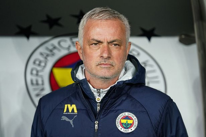 Mourinho tiếp tục dẫn dắt Fenerbahce
