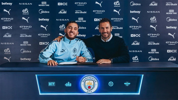 Ryan Cherki (Lyon tới Man City - 36,8 triệu euro): Tiền vệ tấn công 21 tuổi người Pháp đã ký hợp đồng có thời hạn 5 năm, giữ anh ở lại sân vận động Etihad cho đến mùa Hè 2030. Là một cầu thủ chạy cánh hoặc tiền vệ tấn công có thể rê bóng qua đối thủ hoặc đột phá vào khoảng trống, Cherki có khả năng kiến ​​tạo cũng như ghi bàn. Điểm mạnh nữa là Cherki thuận cả hai chân, có khả năng qua người xuất sắc, tạt bóng hoặc sút bóng từ mọi góc độ.
