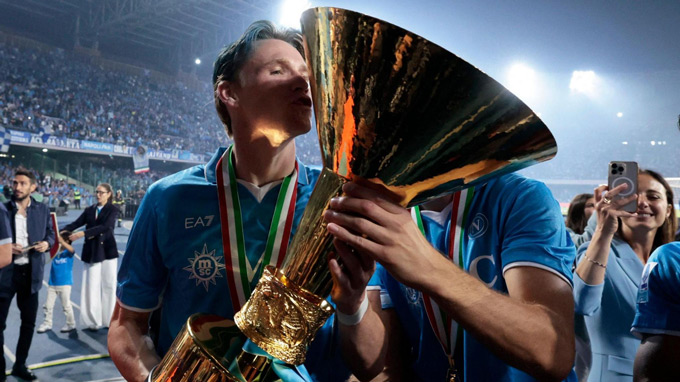 McTominay giờ là ngôi sao sáng của Napoli