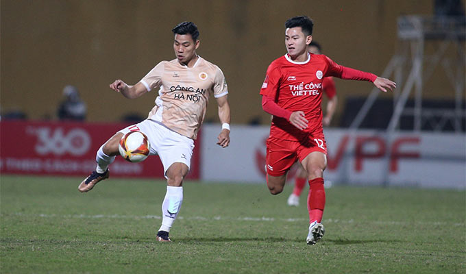 Sau Văn Thanh (trái), bản hợp đồng tiếp theo của CAHN là ai? Ảnh: Minh Tuấn