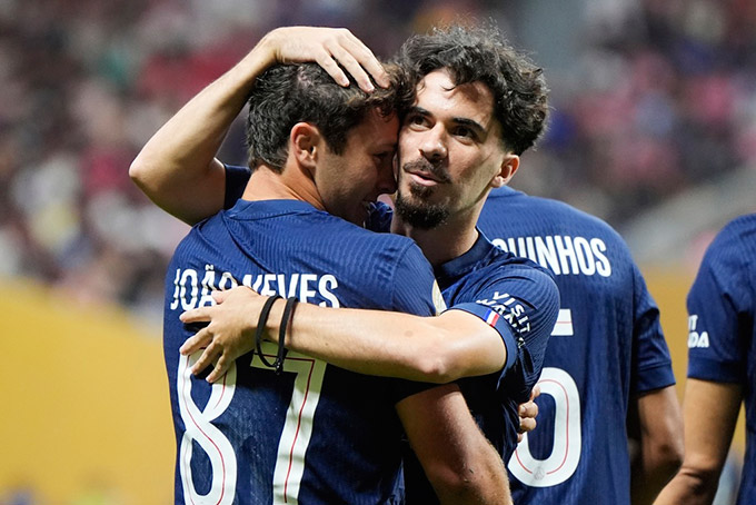 Hai người đồng đội khác của anh là Joao Neves và Vitinha cũng đang thăng hoa