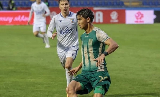 Damian trưởng thành từ đội trẻ Olimpia Grudziadz II của Ba Lan, rồi từng bước chen chân vào đội một.