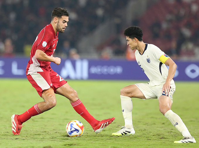 Tiền đạo Jens Raven cũng đang gặp vấn đề về sức khỏe. Ảnh: Anh Khoa