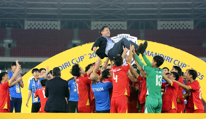 Niềm vui của U23 Việt Nam sau chức vô địch thứ ba liên tiếp - Ảnh: Anh Khoa