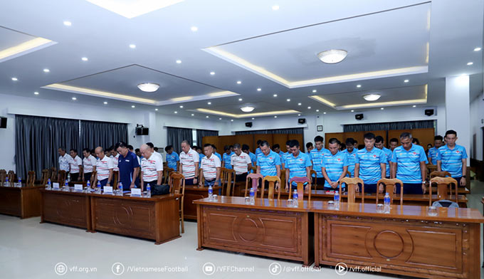 Ban tổ chức đã dành một phút mặc niệm trọng T Trần Đình Thịnh.