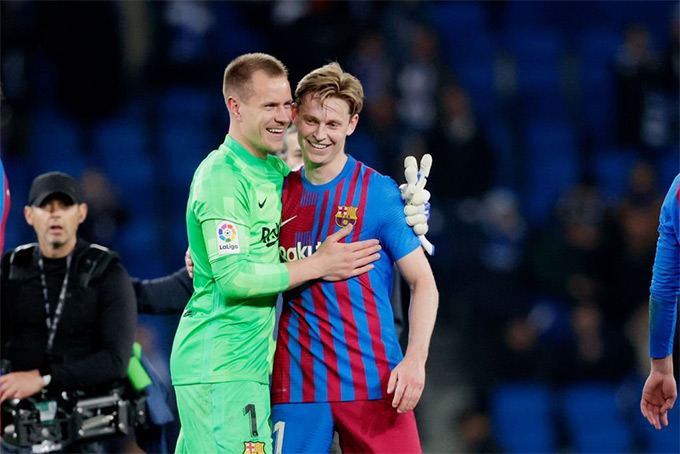 Ter Sten đang gây khó chịu cho thượng tầng của Barca