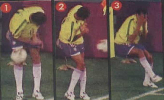 Rivaldo đã diễn đầy nhập tâm ở tình huống này