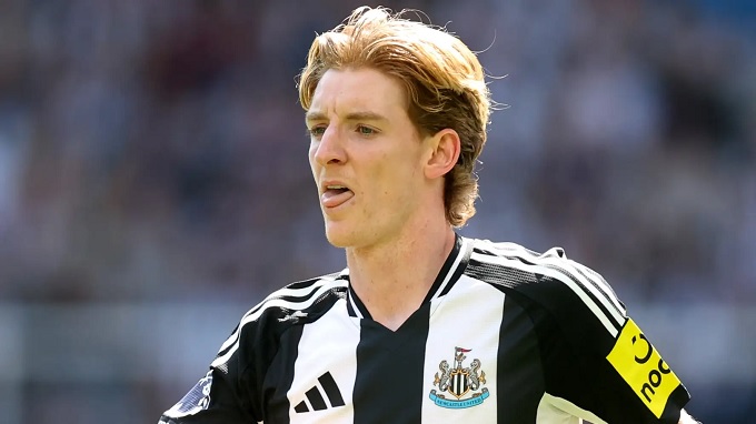 Gordon chấn thương khiến hàng công của Newcastle thêm khủng hoảng