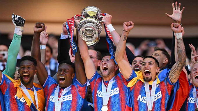 Crystal Palace sẽ phải tham dự Conference League