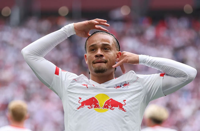 Nội bộ Bayern lục đục vì Xavi Simons