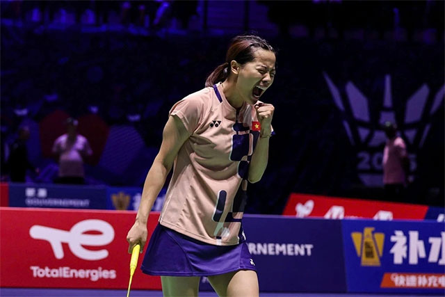 Thùy Linh ăn mừng sau 1 pha ghi điểm