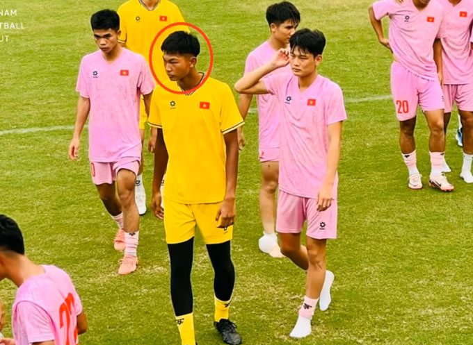 Nguyễn Bá Nhật Ka từng thử sức trong màu áo U20 Việt Nam