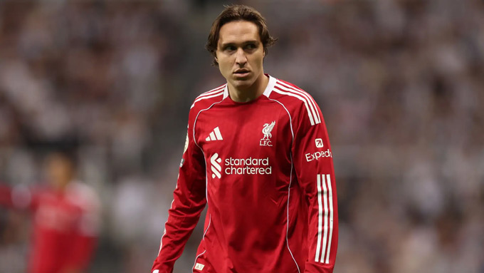 Chiesa bị HLV Slot loại khỏi danh sách dự vòng phân hạng Champions League