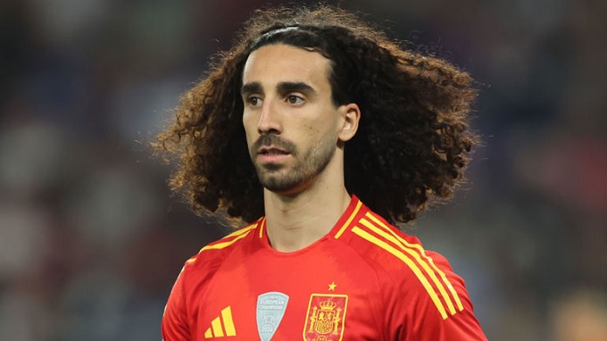 Cucurella được khen là hậu vệ trái hay nhất thế giới