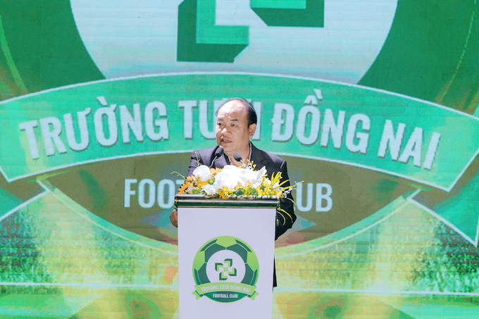 Ông bầu Phạm Hương Sơn của đội bóng - Ảnh: Anh Khoa