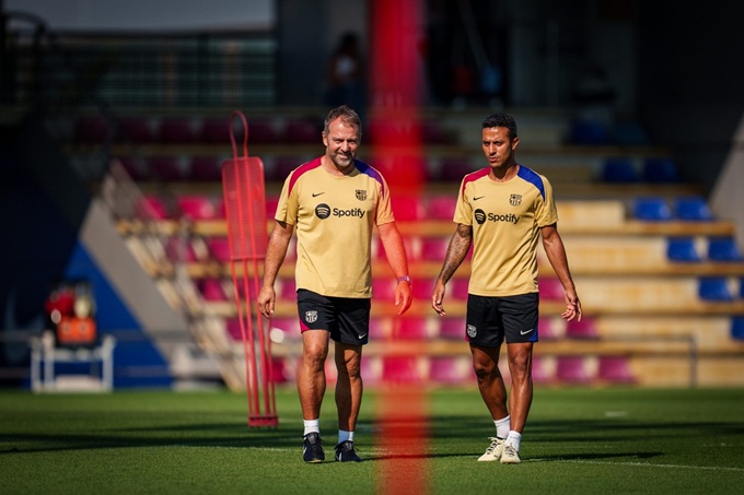 Thiago từng làm trợ lý ngắn hạn cho Flick tại Barca vào mùa Hè 2024
