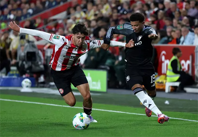 Fan Aston Villa chưa thực sự ấn tượng với Sancho