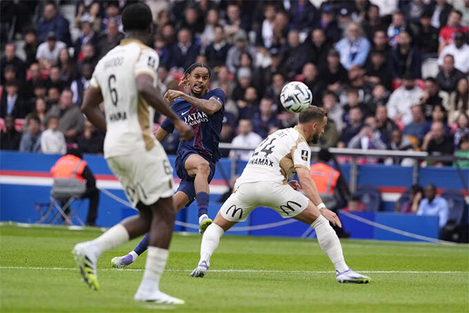 Barcola sẽ là mũi nhọn tấn công chủ đạo của PSG trước Atalanta