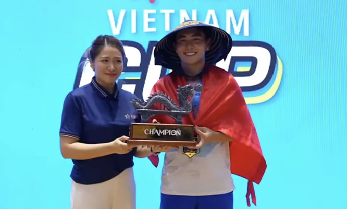 Phúc Huỳnh giành thắng lợi trước Vinh Hiển