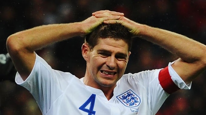 Gerrard cho rằng sự thiếu đoàn kết, ích kỷ là nguyên nhân dẫn đến thất bại của "Thế hệ vàng" ĐT Anh