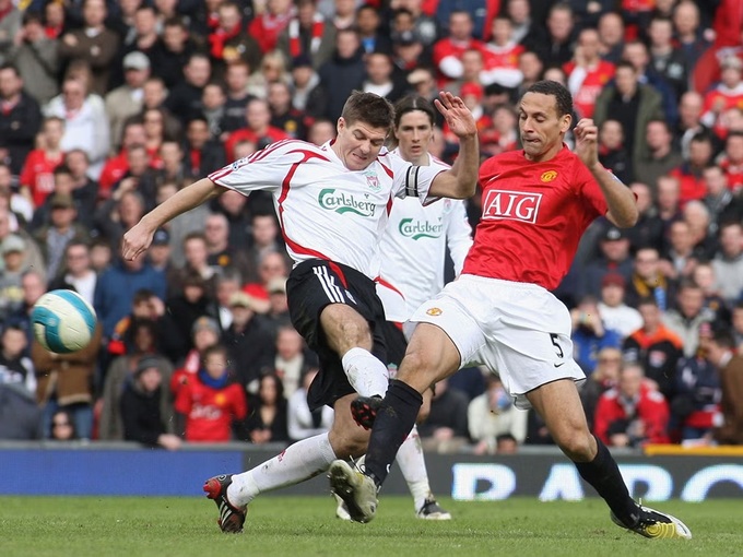 Khi tập trung ĐTQG, Gerrard với Ferdinand vẫn có tư tưởng kèn cựa nhau như lúc ở CLB