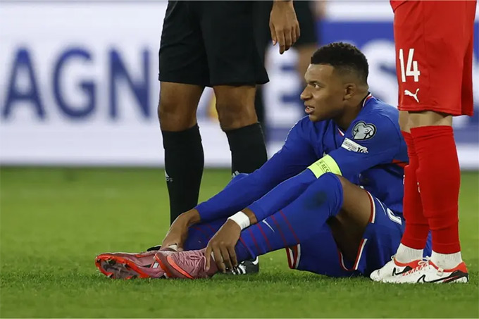 Mbappe dính chấn thương ở những phút cuối trận