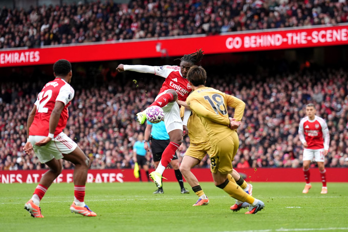 Eze đã ghi một bàn quá đẹp mắt và quan trọng cho Arsenal