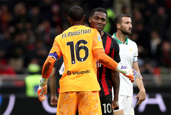 Maignan trở thành người hùng giúp AC Milan đánh bại AS Roma
