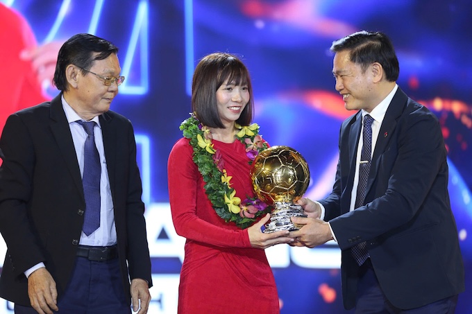 Thuỳ Trang giành danh hiệu Quả bóng vàng nữ 2024. Ảnh: Quốc An