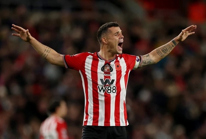 Granit Xhaka từng là ngôi sao lớn ở Arsenal trước khi trở thành linh hồn tuyến giữa của Sunderland