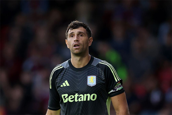 Emi Martinez từng được cho sẽ rời Aston Villa