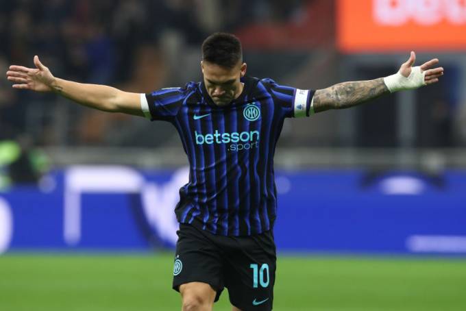 Lautaro Martinez ăn mừng bàn thắng vào lưới Lazio