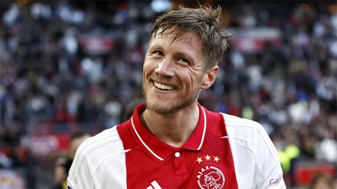 Weghorst hiện chơi bóng ở giải trong nước cho Ajax