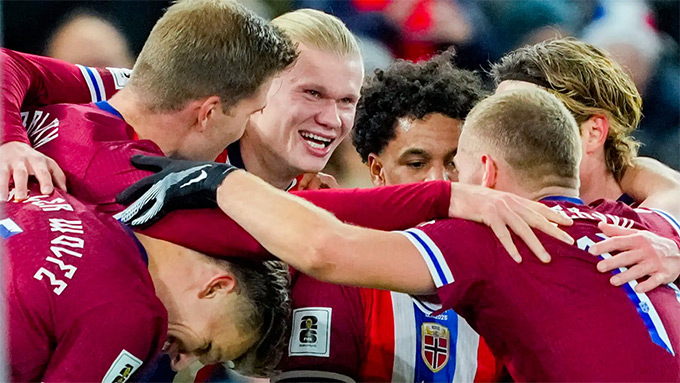Haaland và các đồng đội tại ĐT Na Uy tiến sát tấm vé dự World Cup