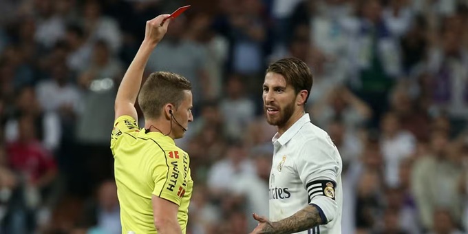 Sergio Ramos (30 thẻ đỏ)