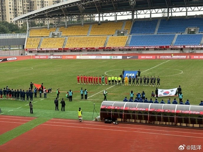 U22 Việt Nam thử nghiệm 3 trung vệ