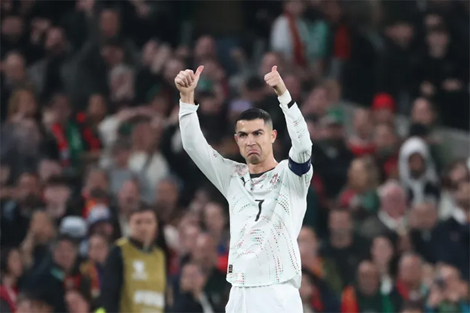 Fan đang chờ đợi phán quyết của FIFA về Ronaldo