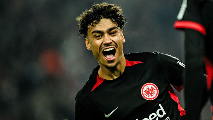 Nathaniel Brown trong màu áo Frankfurt