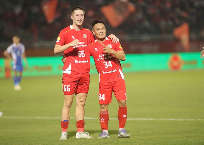 Niềm vui của Williams khi nâng tỷ số lên 2-0 cho chủ nhà - Ảnh: Đình Viên