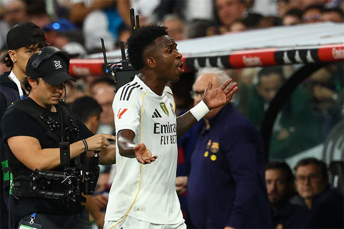 Vinicius tuyên bố không gia hạn với Real Madrid trong lúc mối quan hệ căng thẳng với HLV Xabi Alonso leo thang