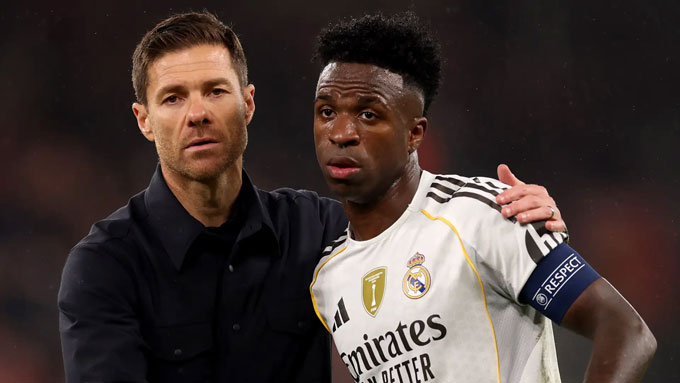 Vinicius và HLV Alonso có vẻ đã làm lành với nhau