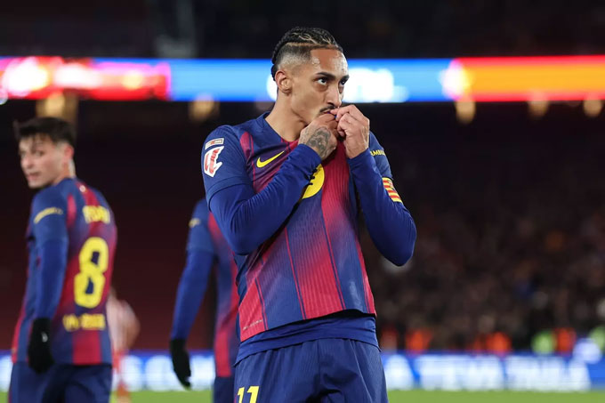 Simeone cho rằng Raphinha xứng đáng giành Quả Bóng Vàng 2025 hơn là Dembele