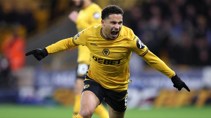 Joao Gomes được MU theo sát
