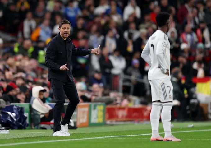 Chủ tịch Florentino Perez đã cạn kiên nhẫn với Xabi Alonso