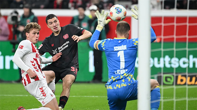 Leverkusen củng cố vị trí trong Top 4